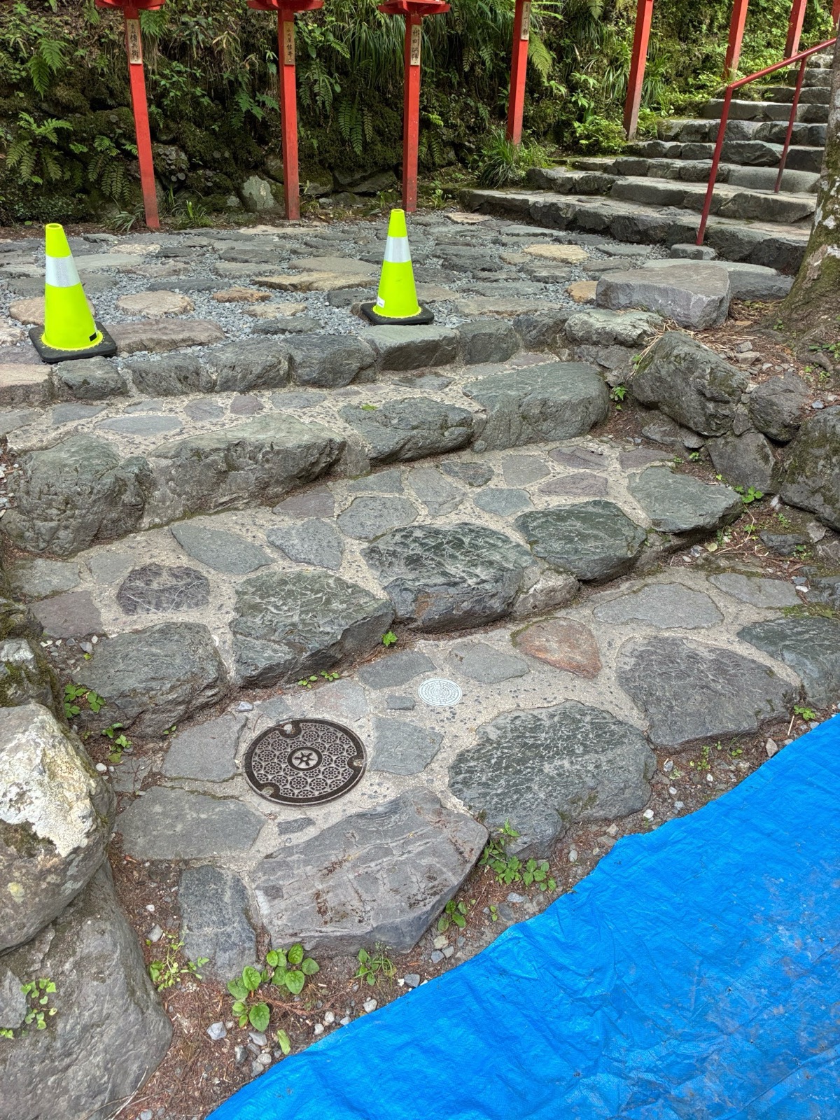 施工前：本宮・二の鳥居の参道（2026年5月）。
