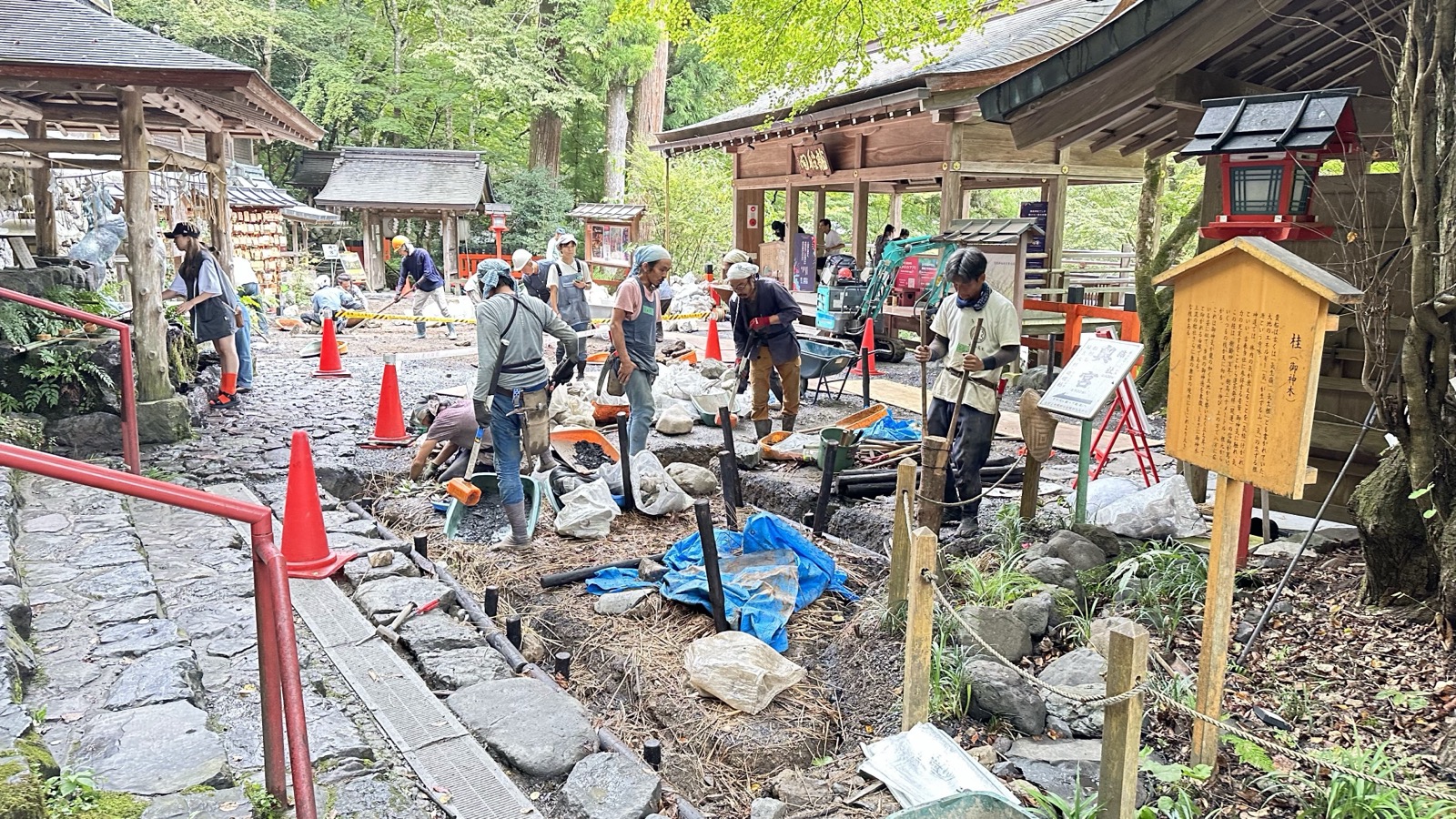 第8期・奥宮の施工の様子（2023年9月）。